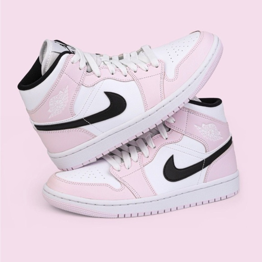 Air jordan mids in barely rose SZ 7